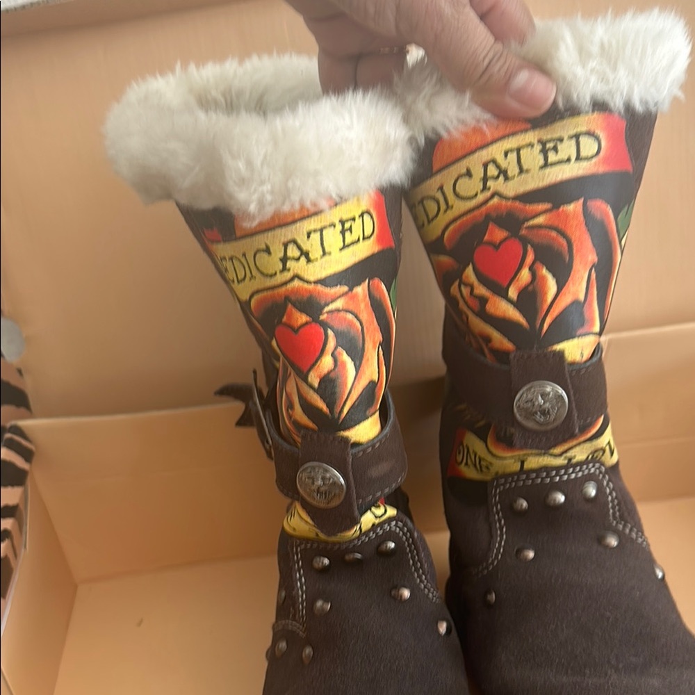 Ed Hardy Black Boots with Tattoo Design - Picture 3 of 7